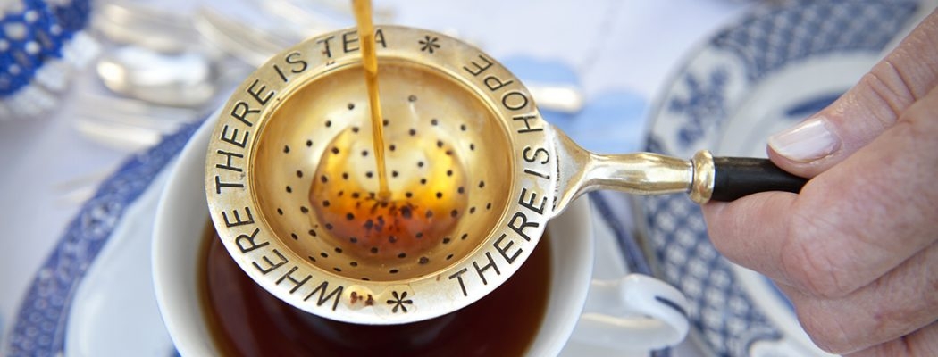 TeaPouring4-1050x400